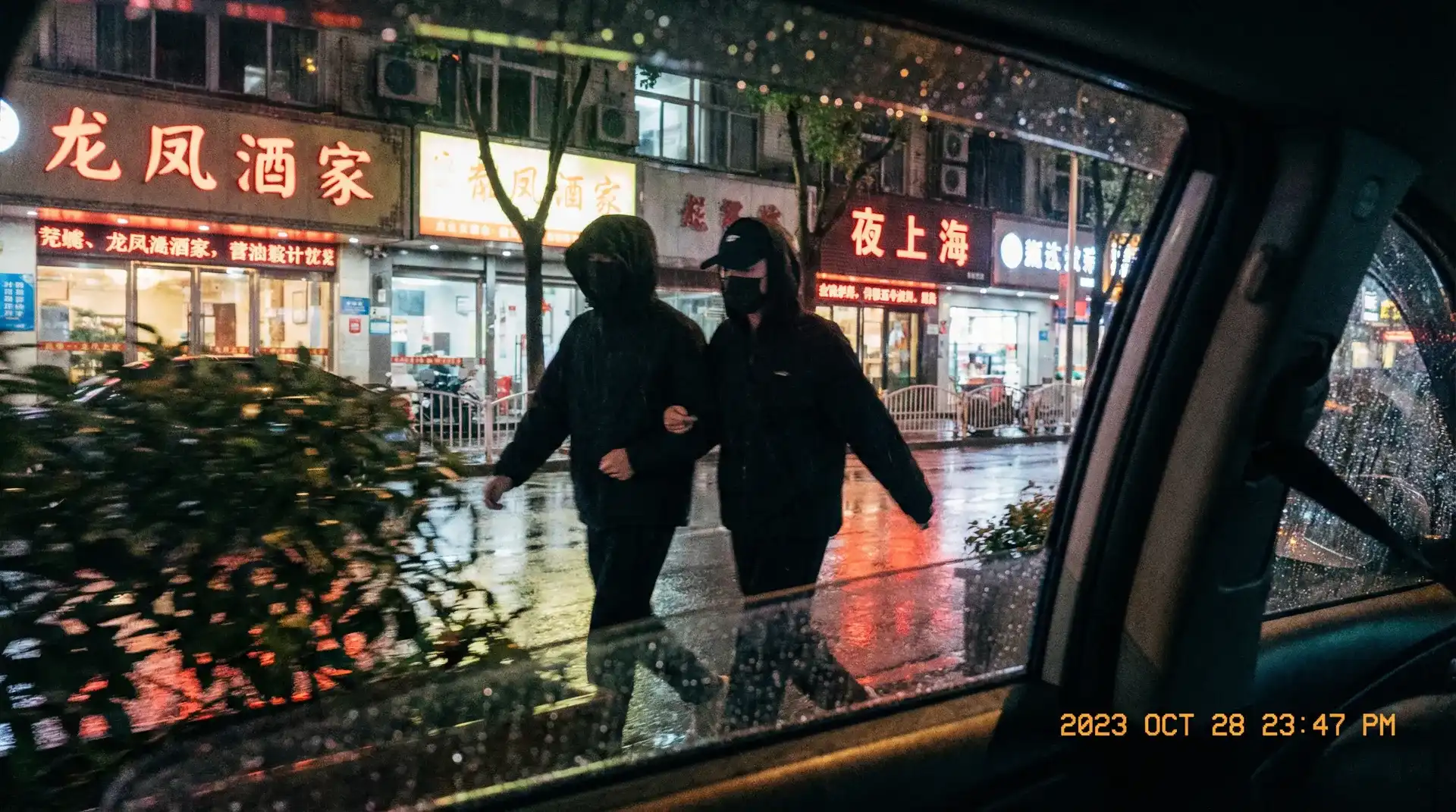 男同军人versios视频 - 顶流明星深夜密会现场抓拍照片